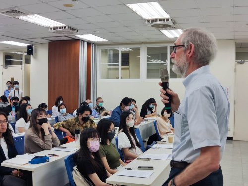 美國瑞德學院歷史系費德廉教授演講